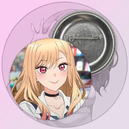 Значок Ця порцелянова лялечка закохалася – Марін Кітагава