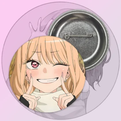 Значок Ця порцелянова лялечка закохалася – Марін Кітагава