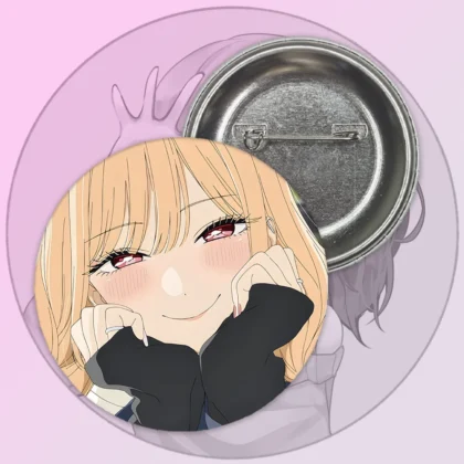 Значок Ця порцелянова лялечка закохалася – Марін Кітагава