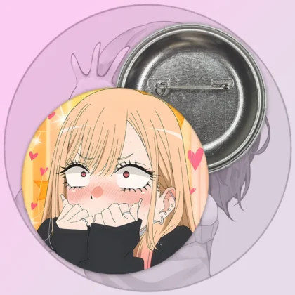 Значок Ця порцелянова лялечка закохалася – Марін Кітагава