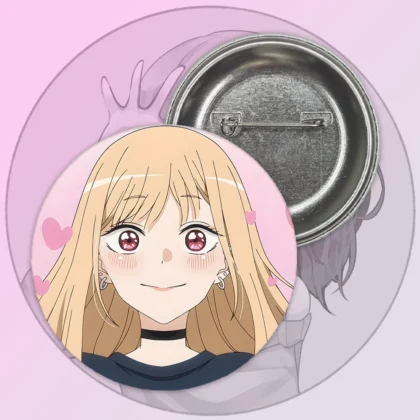 Значок Ця порцелянова лялечка закохалася – Марін Кітагава