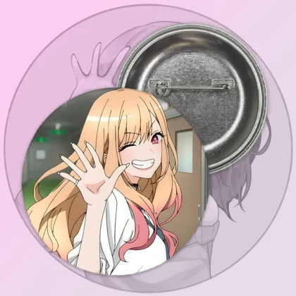 Значок Ця порцелянова лялечка закохалася – Марін Кітагава